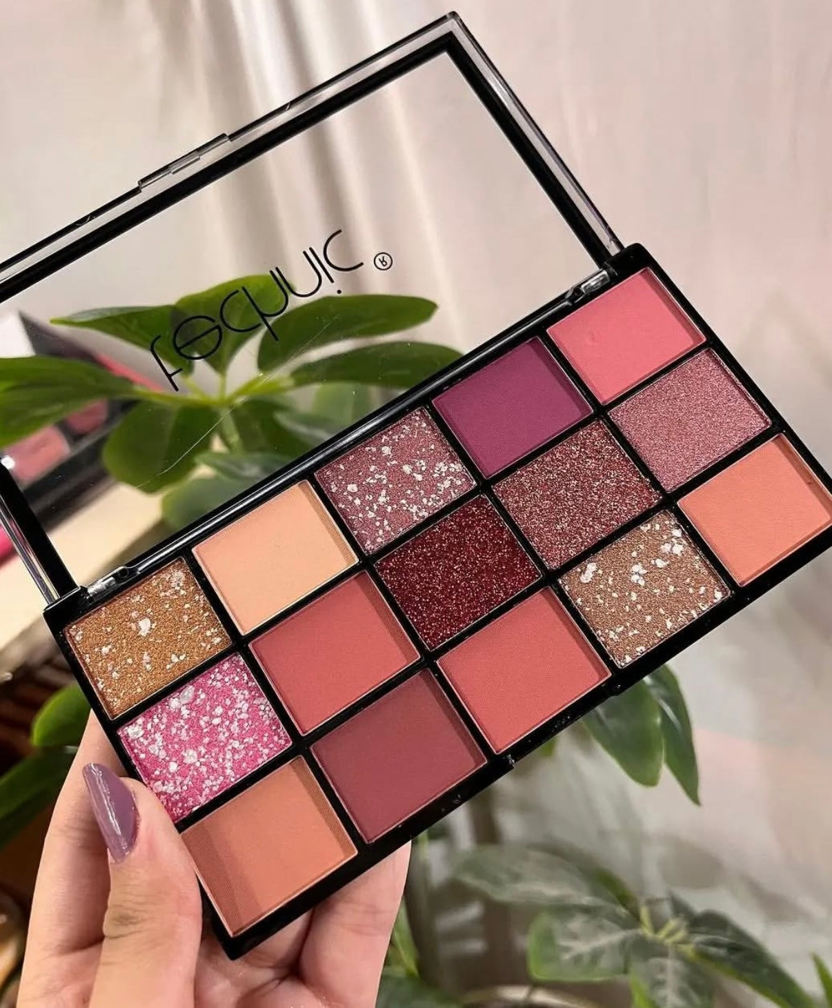 Technic Eyeshadow Palette – Invite Only